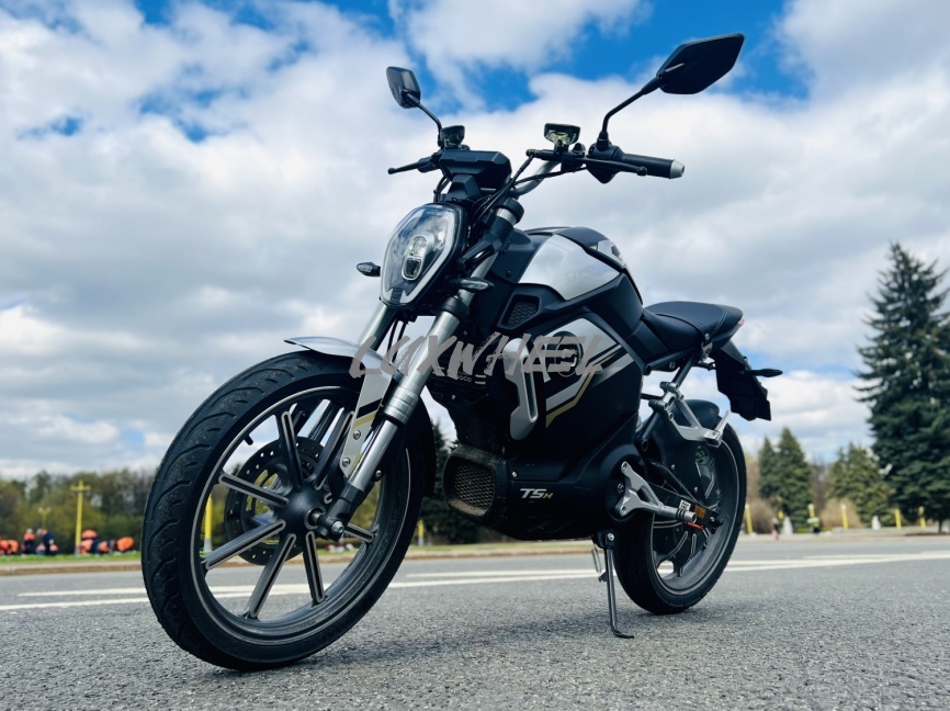 Электромотоцикл WHITE SIBERIA SUPER SOCO TSX фото 1